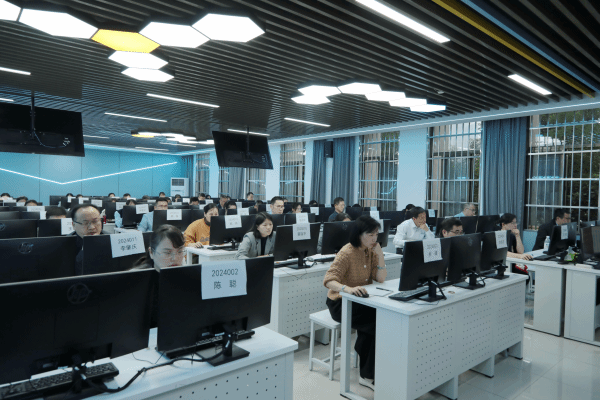 我校成功承辦“強內審,促發(fā)展”職業(yè)技能競賽復賽網(wǎng)絡技術服務